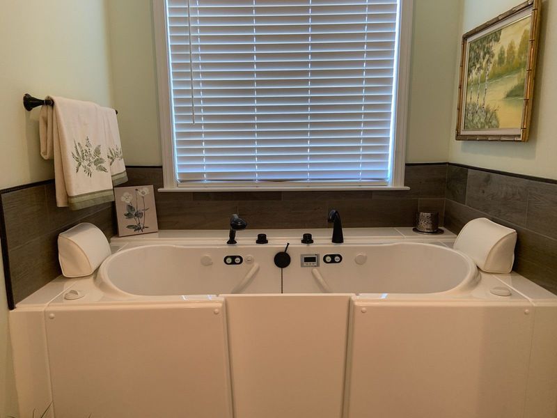 Walk in tub installed in an East Tennessee home